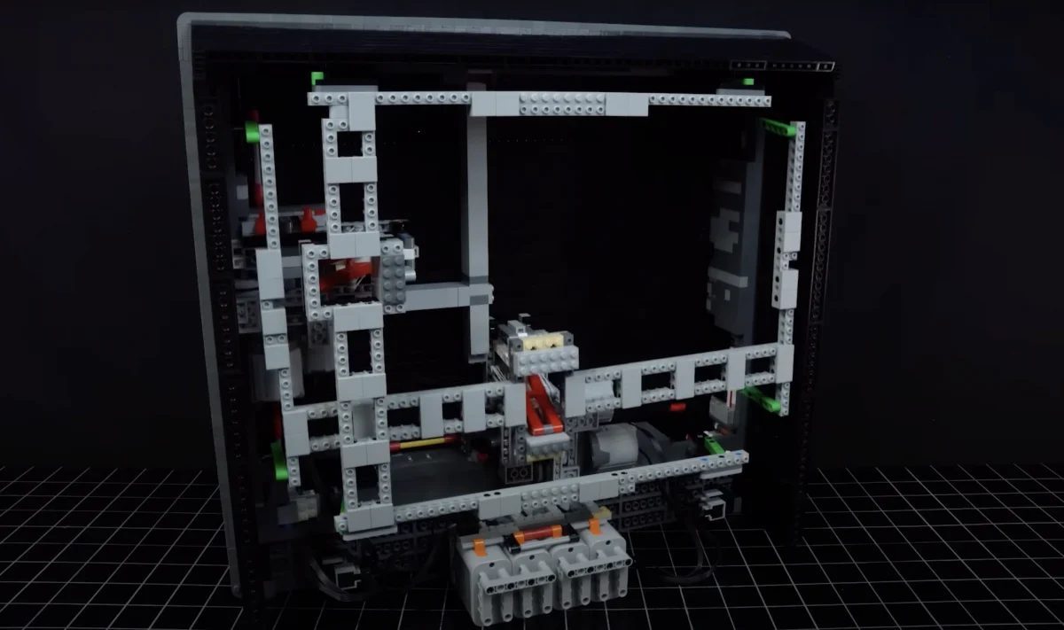 inside of moving dvd screensaver made of lego