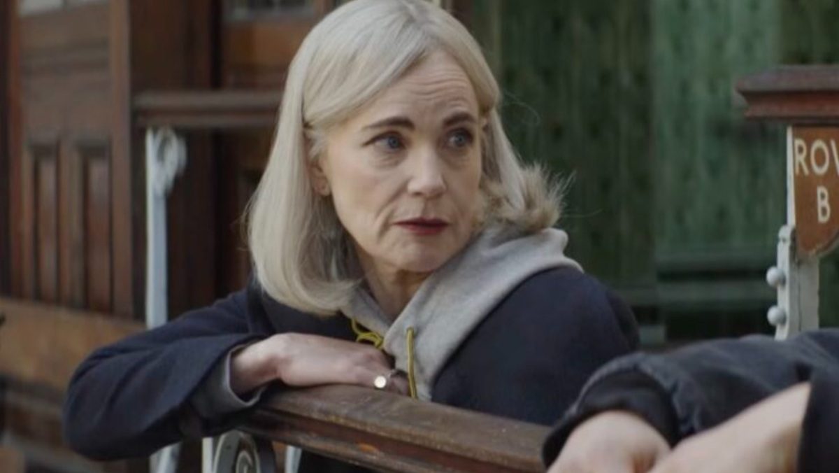 Elizabeth McGovern as Talamasca agent Helen.