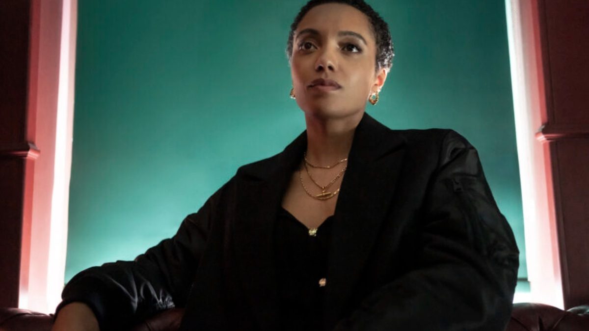 Maise Richardson-Sellers as Talamasca agent Olive.